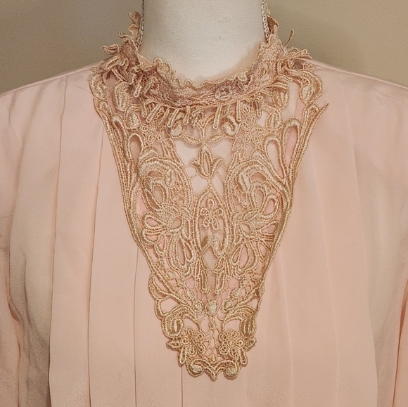 Vintage Worthington Womens's Light Pink Blouse with Lace detail, size 8 - Picture 2 of 12